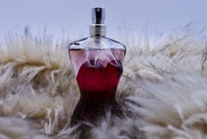 1. Best Perfumes to Attract a Man perfume 6911449 1280